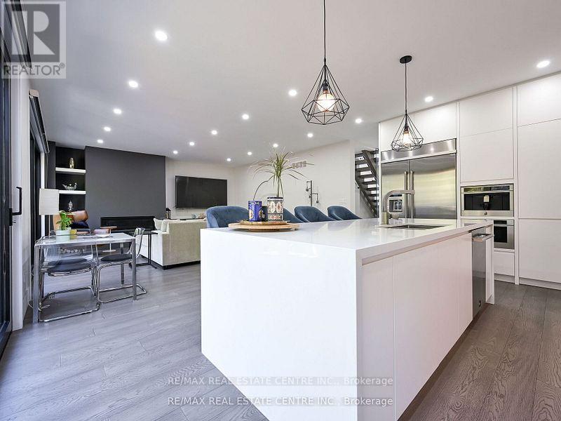 1181 Ogden Avenue, Mississauga, Ontario  L5E 2G8 - Photo 23 - W12582966