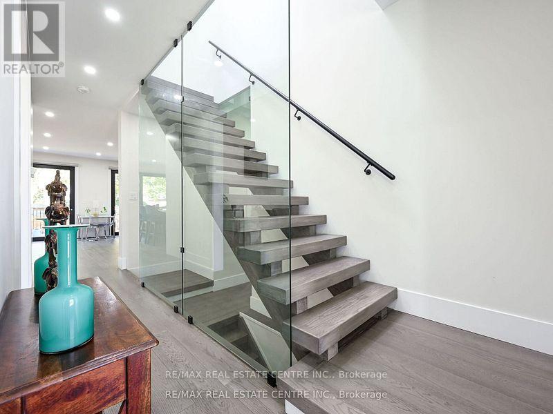 1181 Ogden Avenue, Mississauga, Ontario  L5E 2G8 - Photo 25 - W12582966