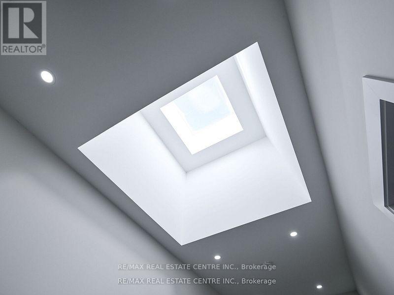 1181 Ogden Avenue, Mississauga, Ontario  L5E 2G8 - Photo 27 - W12582966