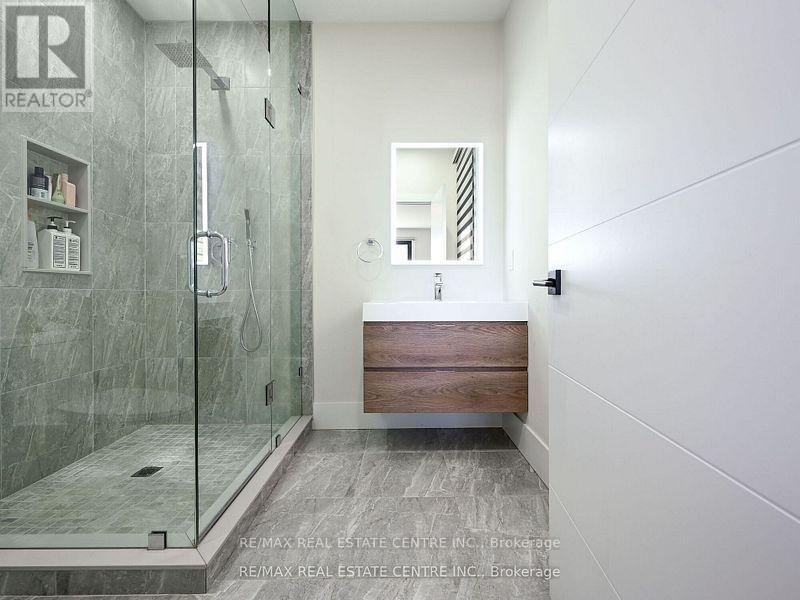 1181 Ogden Avenue, Mississauga, Ontario  L5E 2G8 - Photo 35 - W12582966