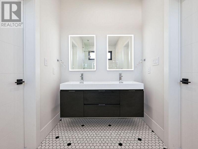 1181 Ogden Avenue, Mississauga, Ontario  L5E 2G8 - Photo 37 - W12582966