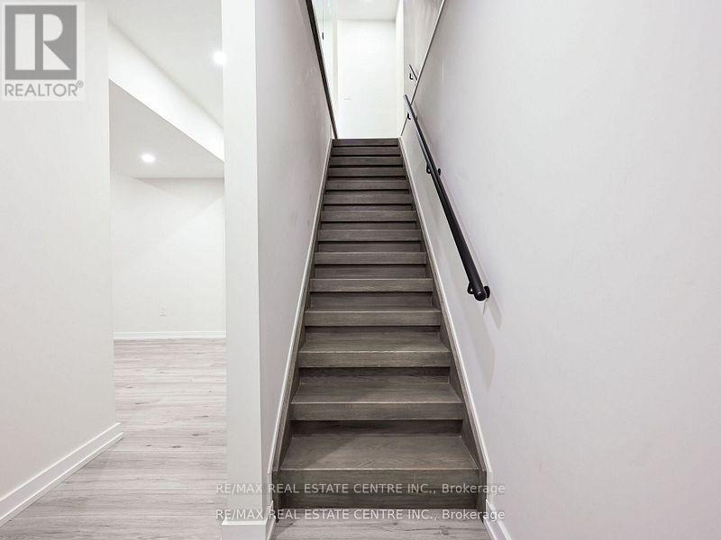 1181 Ogden Avenue, Mississauga, Ontario  L5E 2G8 - Photo 40 - W12582966