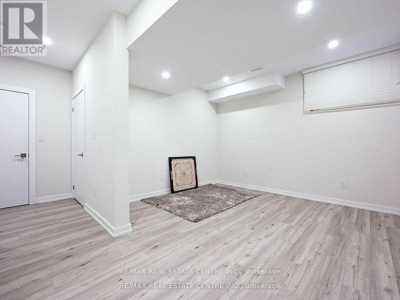 1181 Ogden Avenue, Mississauga, Ontario  L5E 2G8 - Photo 41 - W12582966