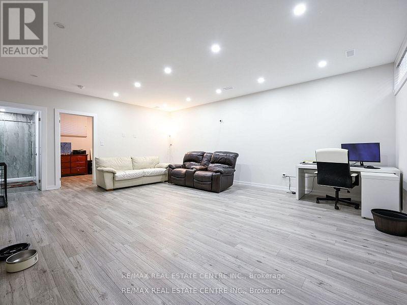 1181 Ogden Avenue, Mississauga, Ontario  L5E 2G8 - Photo 44 - W12582966