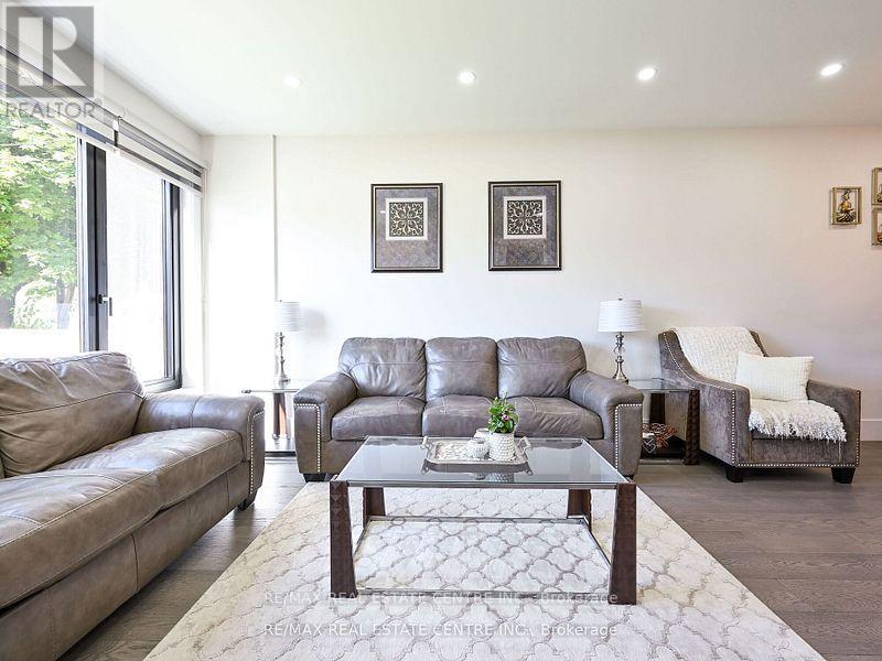 1181 Ogden Avenue, Mississauga, Ontario  L5E 2G8 - Photo 8 - W12582966