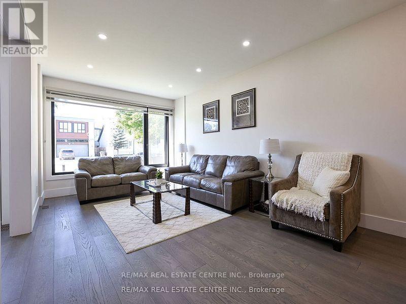 1181 Ogden Avenue, Mississauga, Ontario  L5E 2G8 - Photo 9 - W12582966