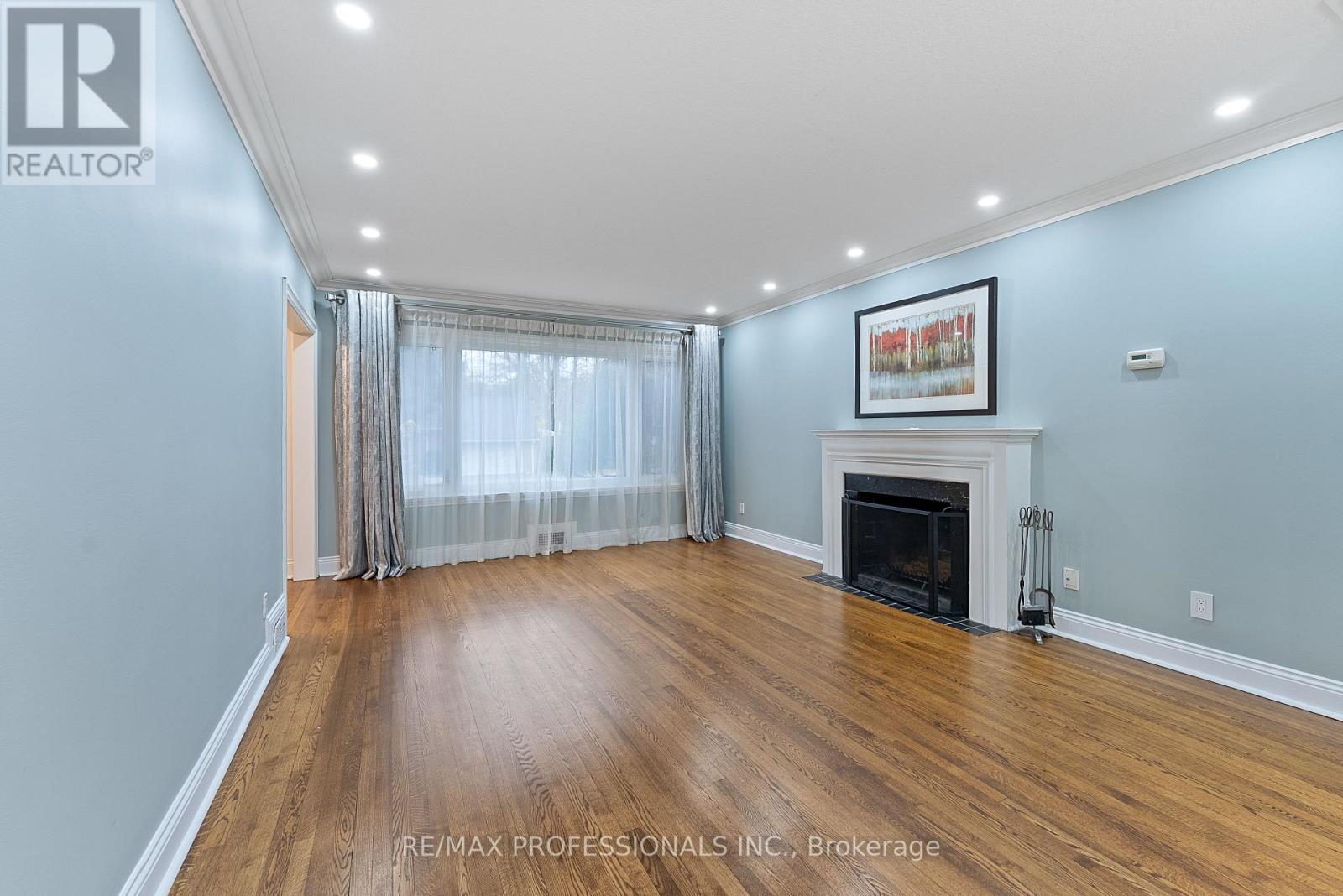 2 Great Oak Drive, Toronto, Ontario  M9A 1M7 - Photo 11 - W12582988