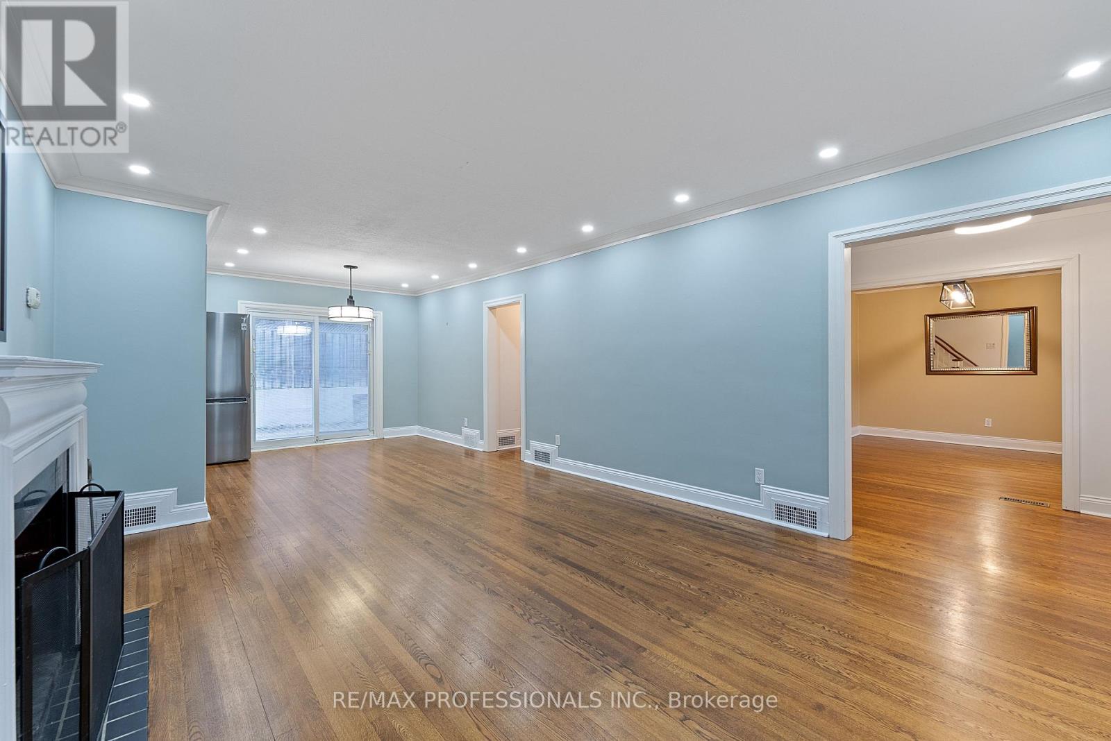 2 Great Oak Drive, Toronto, Ontario  M9A 1M7 - Photo 15 - W12582988