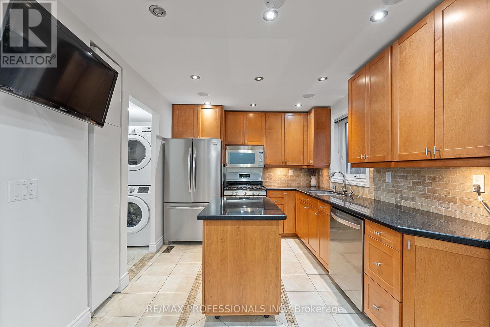 2 Great Oak Drive, Toronto, Ontario  M9A 1M7 - Photo 16 - W12582988