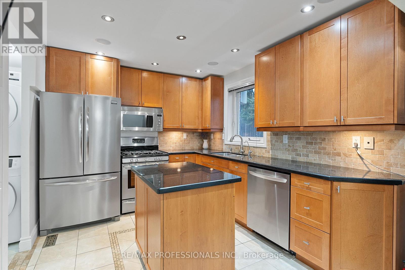 2 Great Oak Drive, Toronto, Ontario  M9A 1M7 - Photo 17 - W12582988