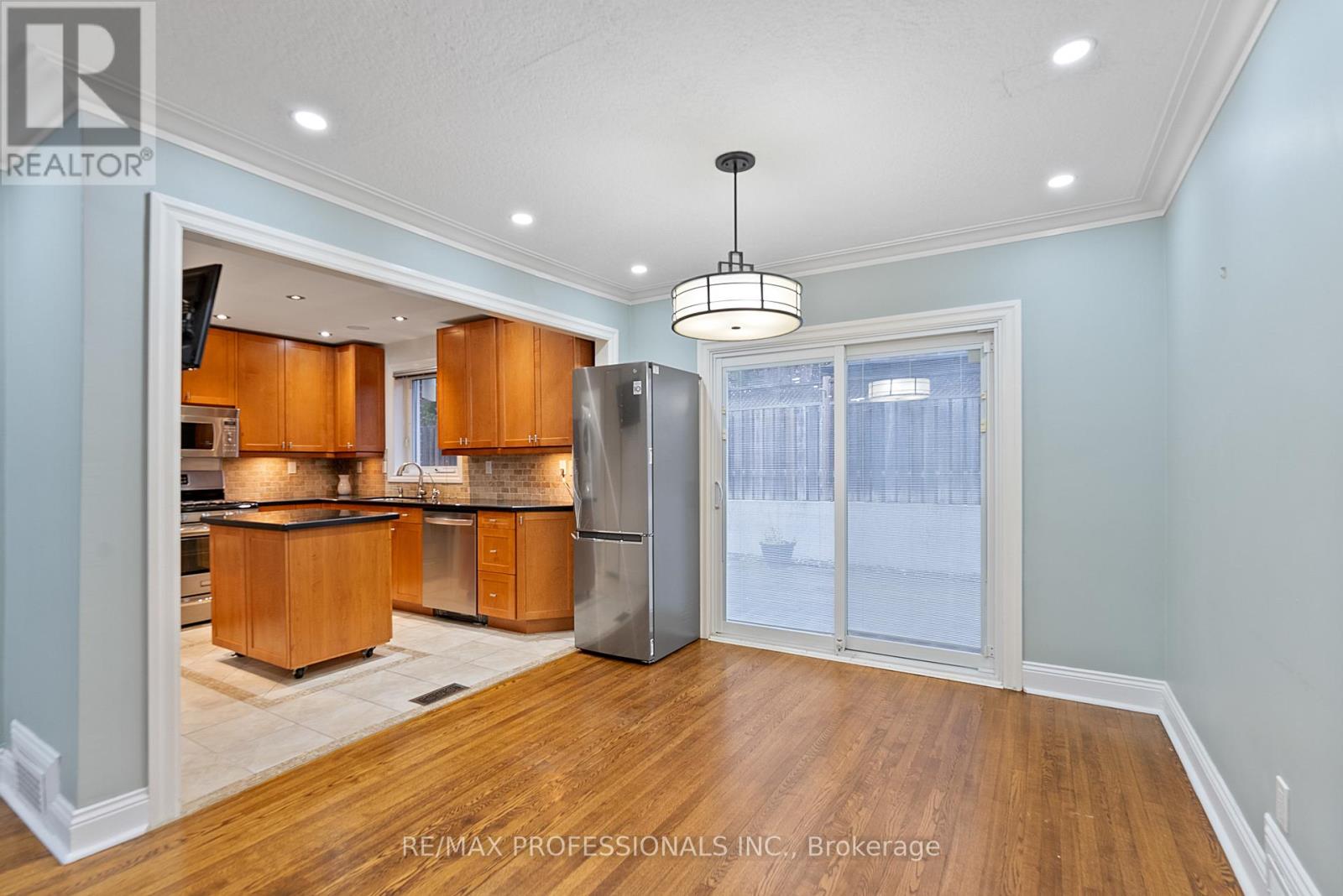 2 Great Oak Drive, Toronto, Ontario  M9A 1M7 - Photo 18 - W12582988