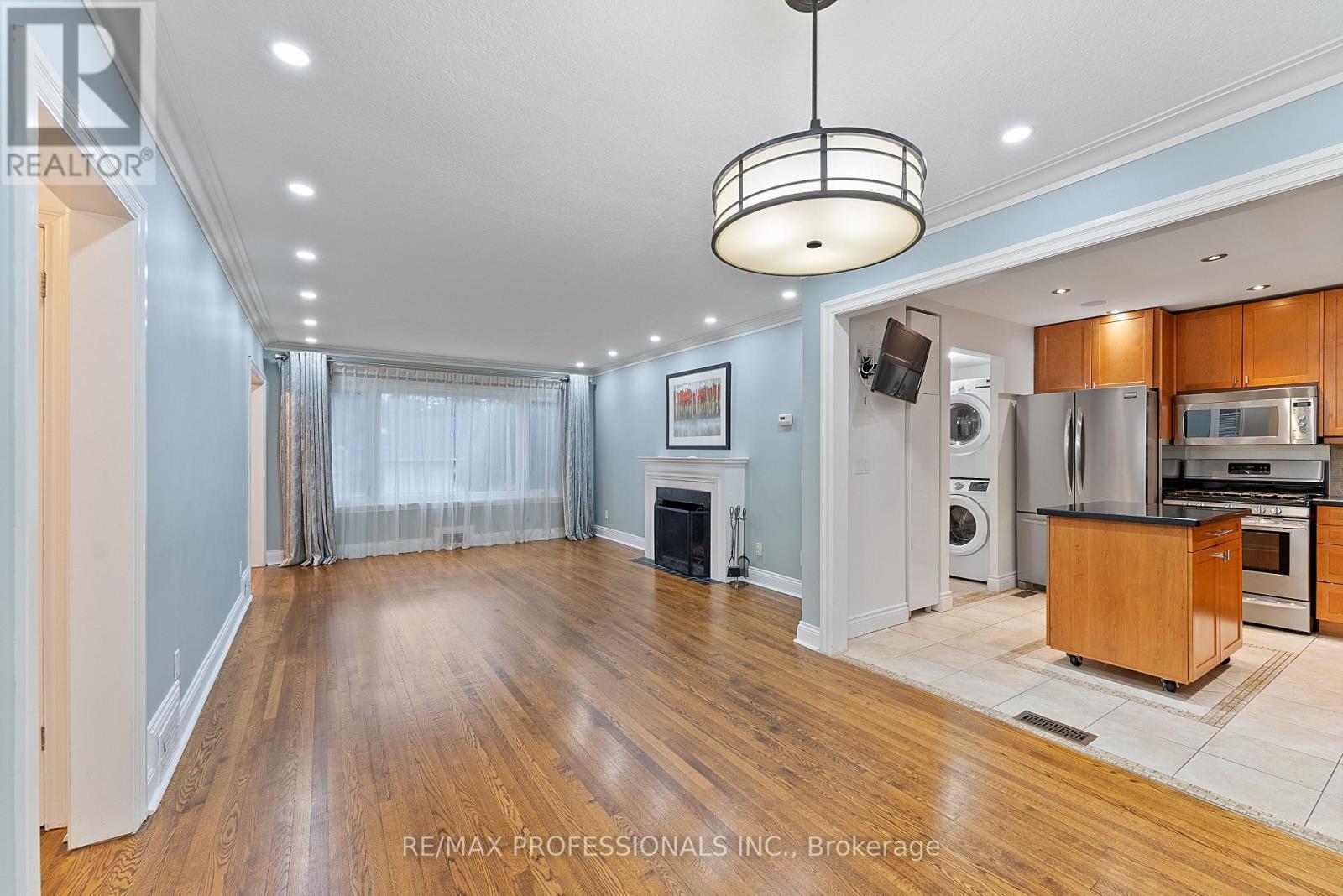 2 Great Oak Drive, Toronto, Ontario  M9A 1M7 - Photo 19 - W12582988