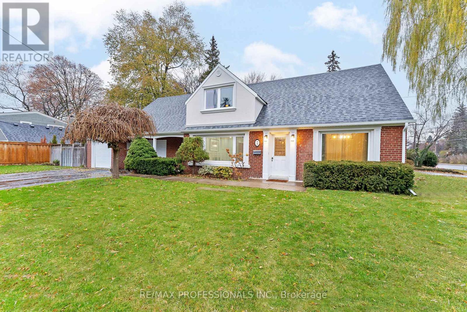 2 Great Oak Drive, Toronto, Ontario  M9A 1M7 - Photo 2 - W12582988