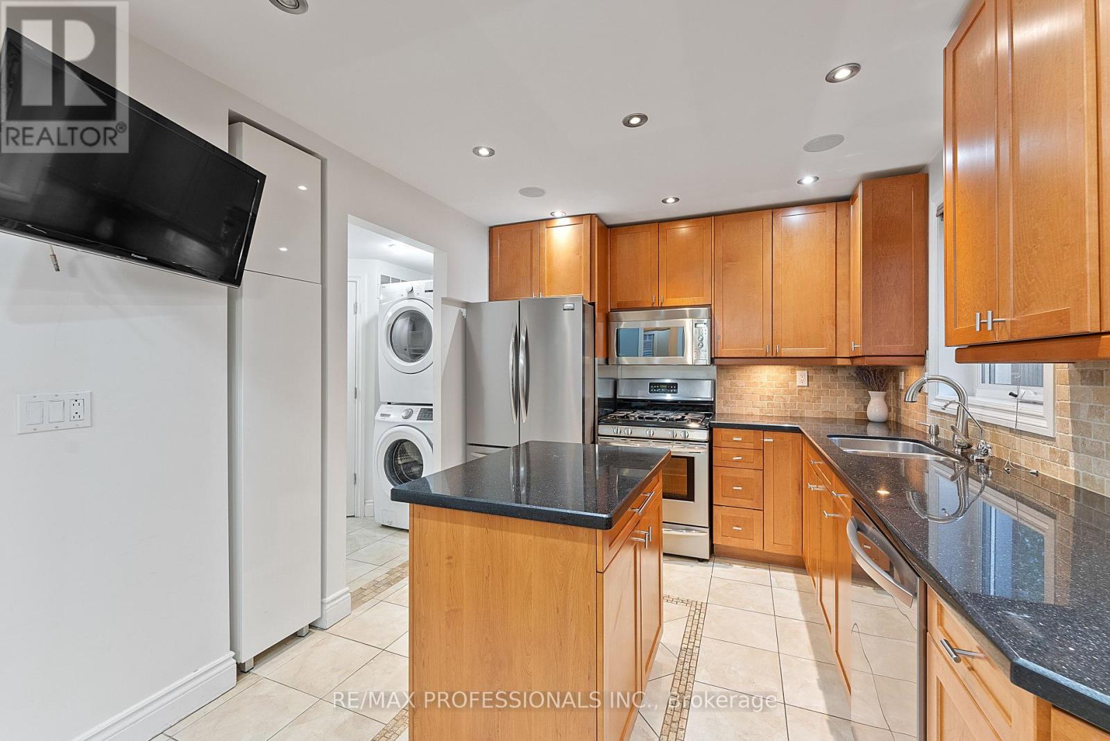 2 Great Oak Drive, Toronto, Ontario  M9A 1M7 - Photo 20 - W12582988