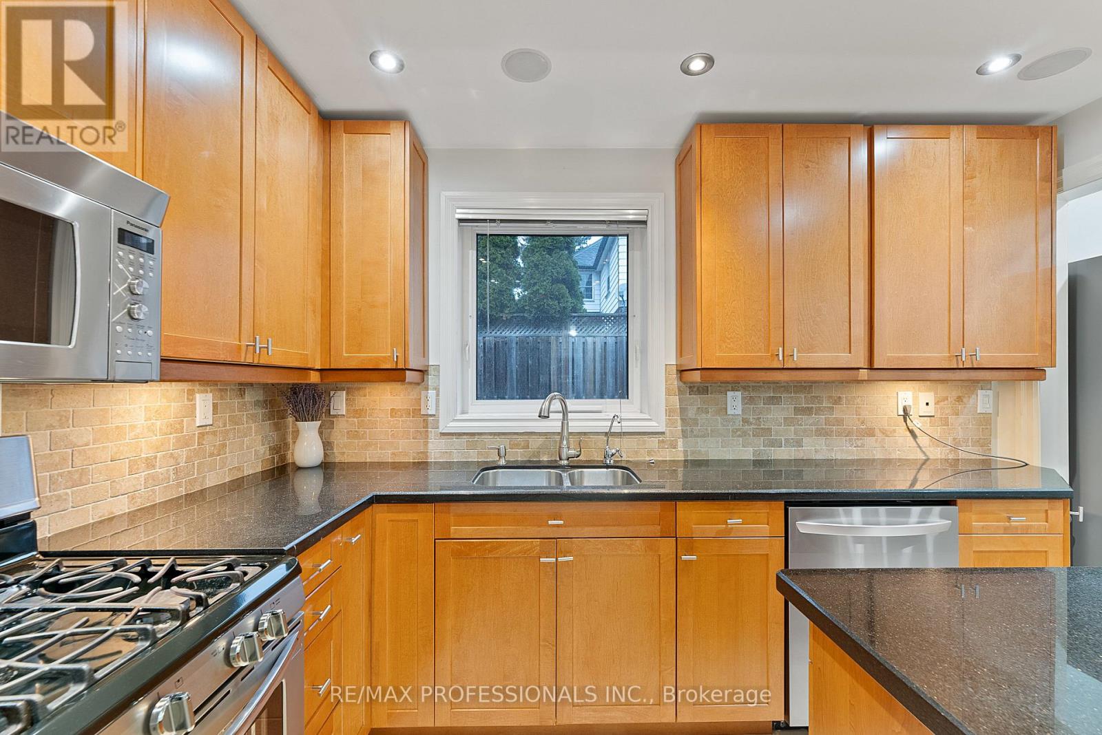 2 Great Oak Drive, Toronto, Ontario  M9A 1M7 - Photo 22 - W12582988