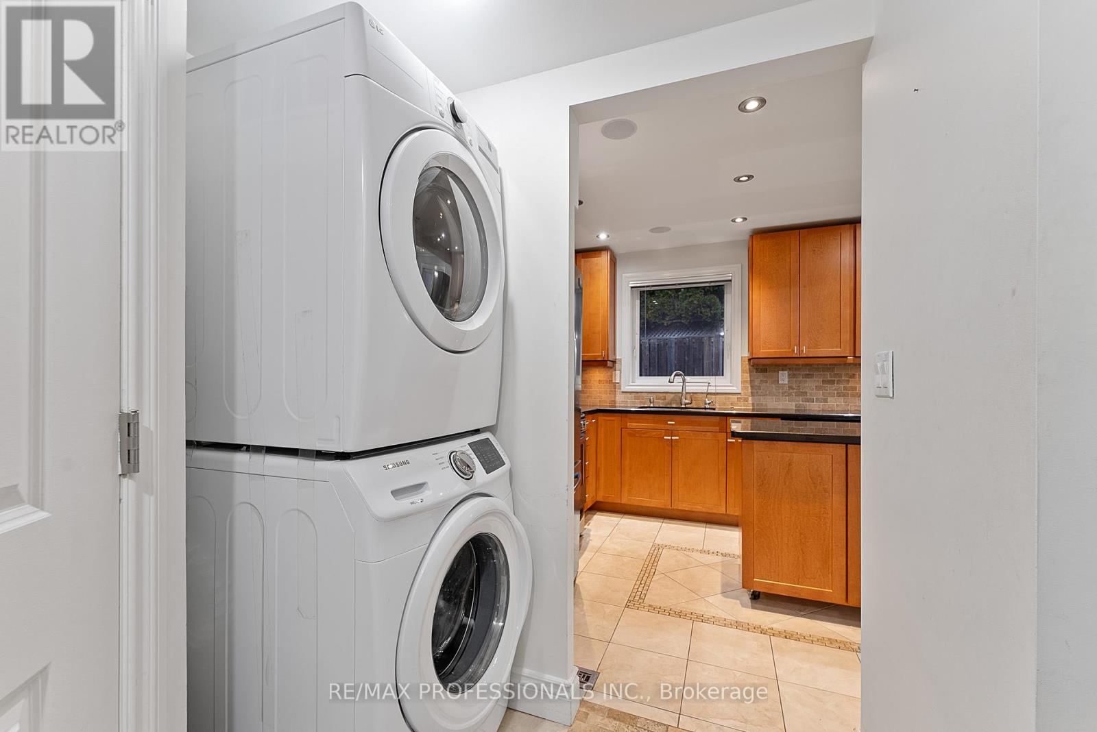 2 Great Oak Drive, Toronto, Ontario  M9A 1M7 - Photo 24 - W12582988