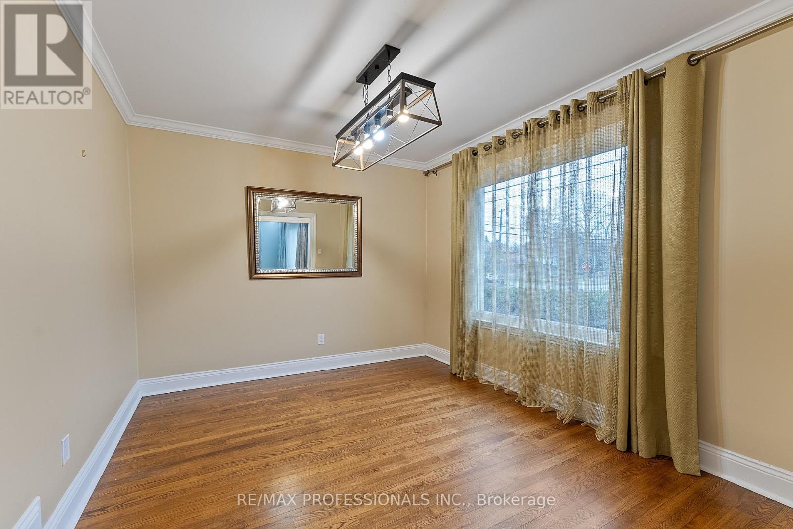 2 Great Oak Drive, Toronto, Ontario  M9A 1M7 - Photo 27 - W12582988