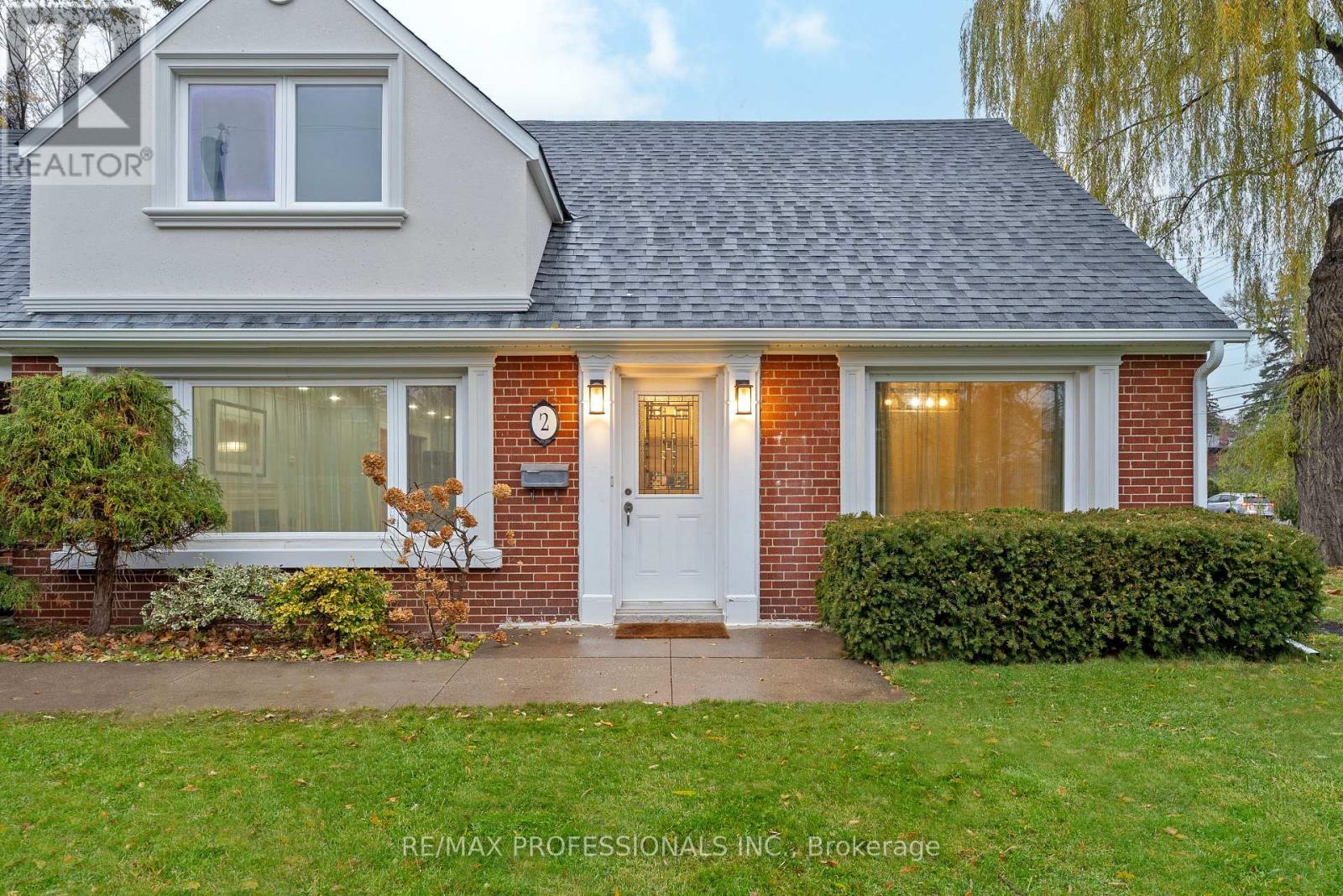 2 Great Oak Drive, Toronto, Ontario  M9A 1M7 - Photo 3 - W12582988