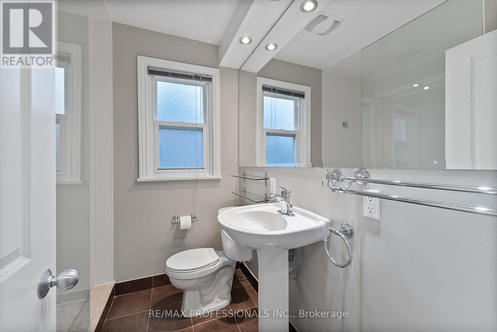 2 Great Oak Drive, Toronto, Ontario  M9A 1M7 - Photo 31 - W12582988