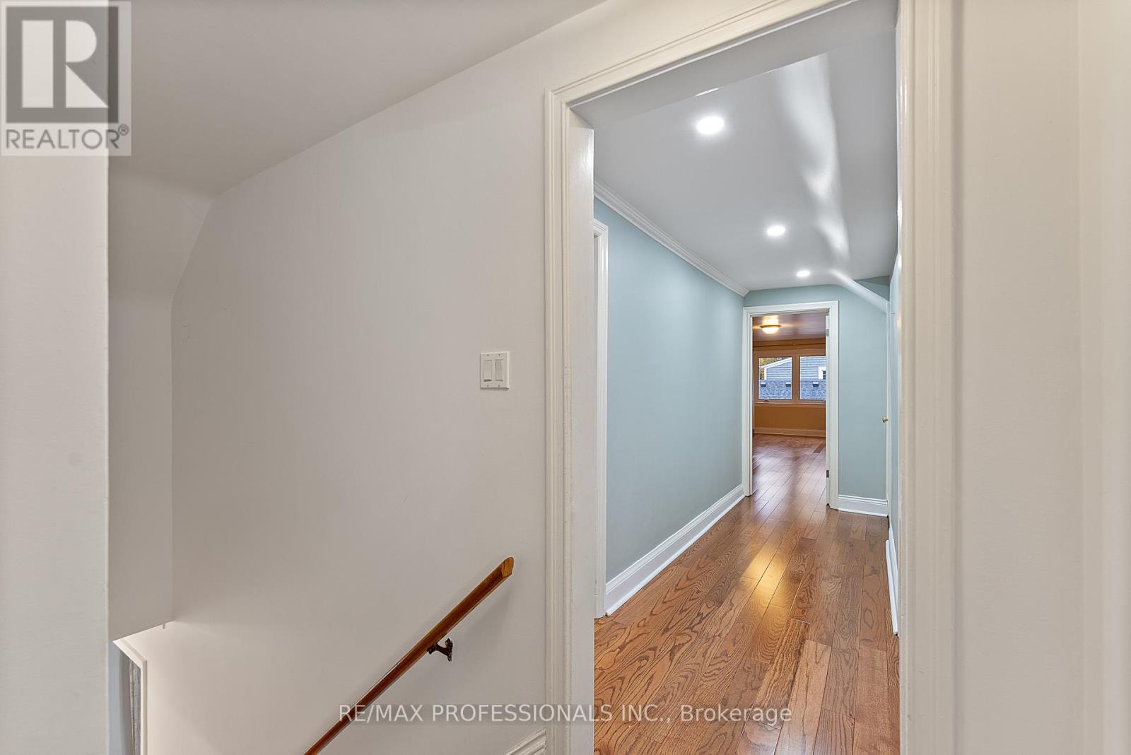 2 Great Oak Drive, Toronto, Ontario  M9A 1M7 - Photo 33 - W12582988