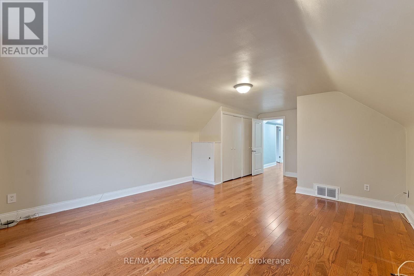 2 Great Oak Drive, Toronto, Ontario  M9A 1M7 - Photo 34 - W12582988