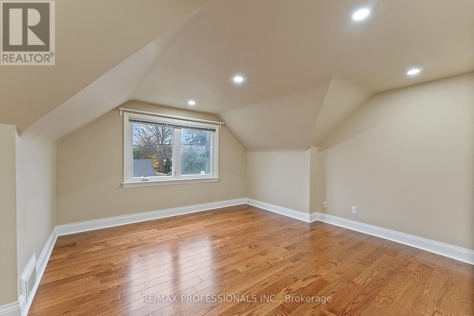 2 Great Oak Drive, Toronto, Ontario  M9A 1M7 - Photo 36 - W12582988