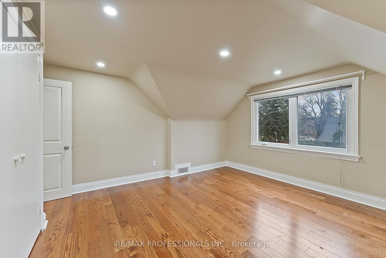 2 Great Oak Drive, Toronto, Ontario  M9A 1M7 - Photo 37 - W12582988