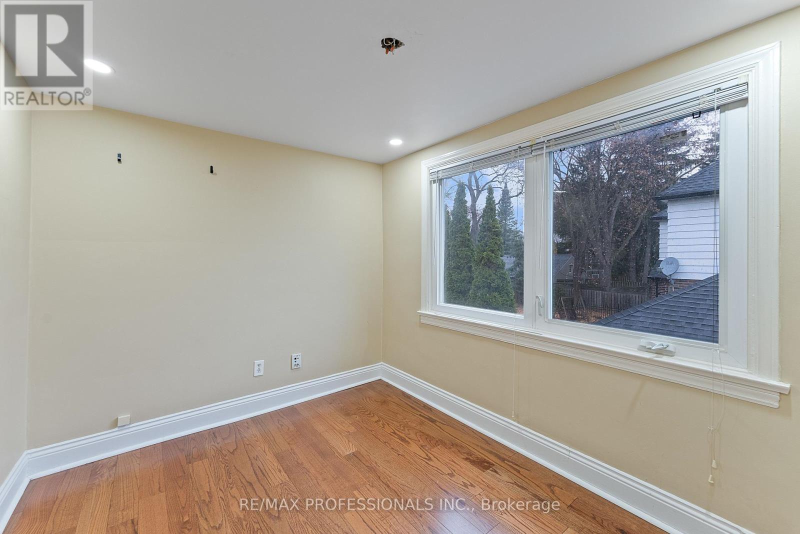 2 Great Oak Drive, Toronto, Ontario  M9A 1M7 - Photo 39 - W12582988