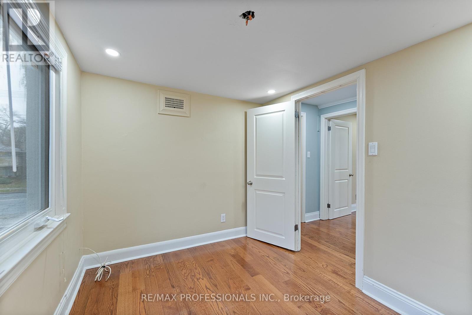 2 Great Oak Drive, Toronto, Ontario  M9A 1M7 - Photo 40 - W12582988