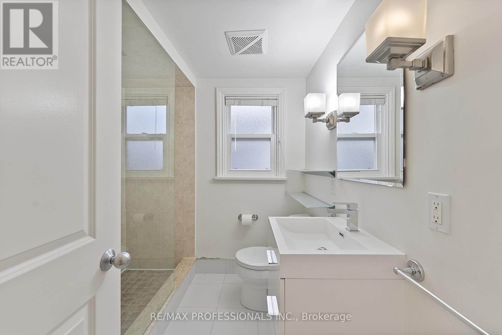 2 Great Oak Drive, Toronto, Ontario  M9A 1M7 - Photo 44 - W12582988