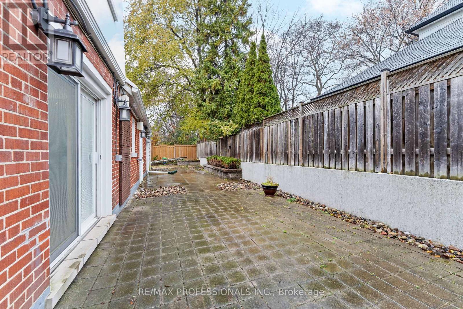 2 Great Oak Drive, Toronto, Ontario  M9A 1M7 - Photo 46 - W12582988