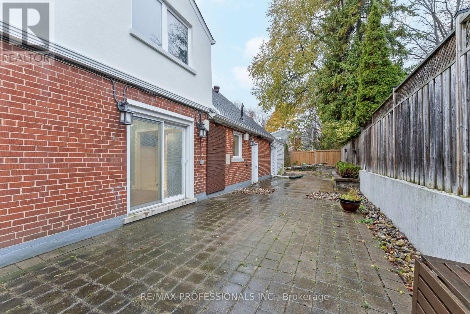 2 Great Oak Drive, Toronto, Ontario  M9A 1M7 - Photo 47 - W12582988