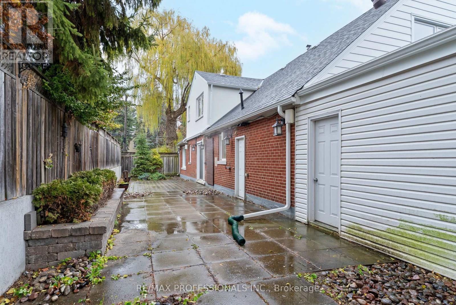 2 Great Oak Drive, Toronto, Ontario  M9A 1M7 - Photo 49 - W12582988