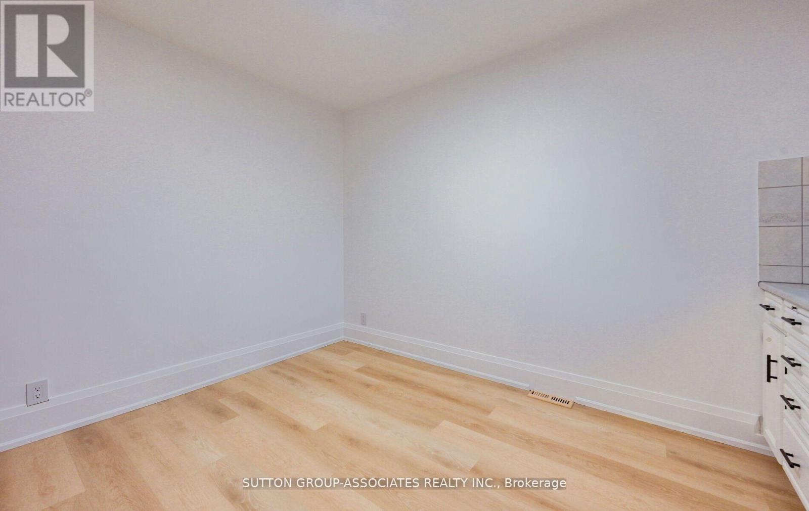 2nd Floor - 118 Nairn Avenue, Toronto, Ontario  M6E 4H1 - Photo 10 - W12583004