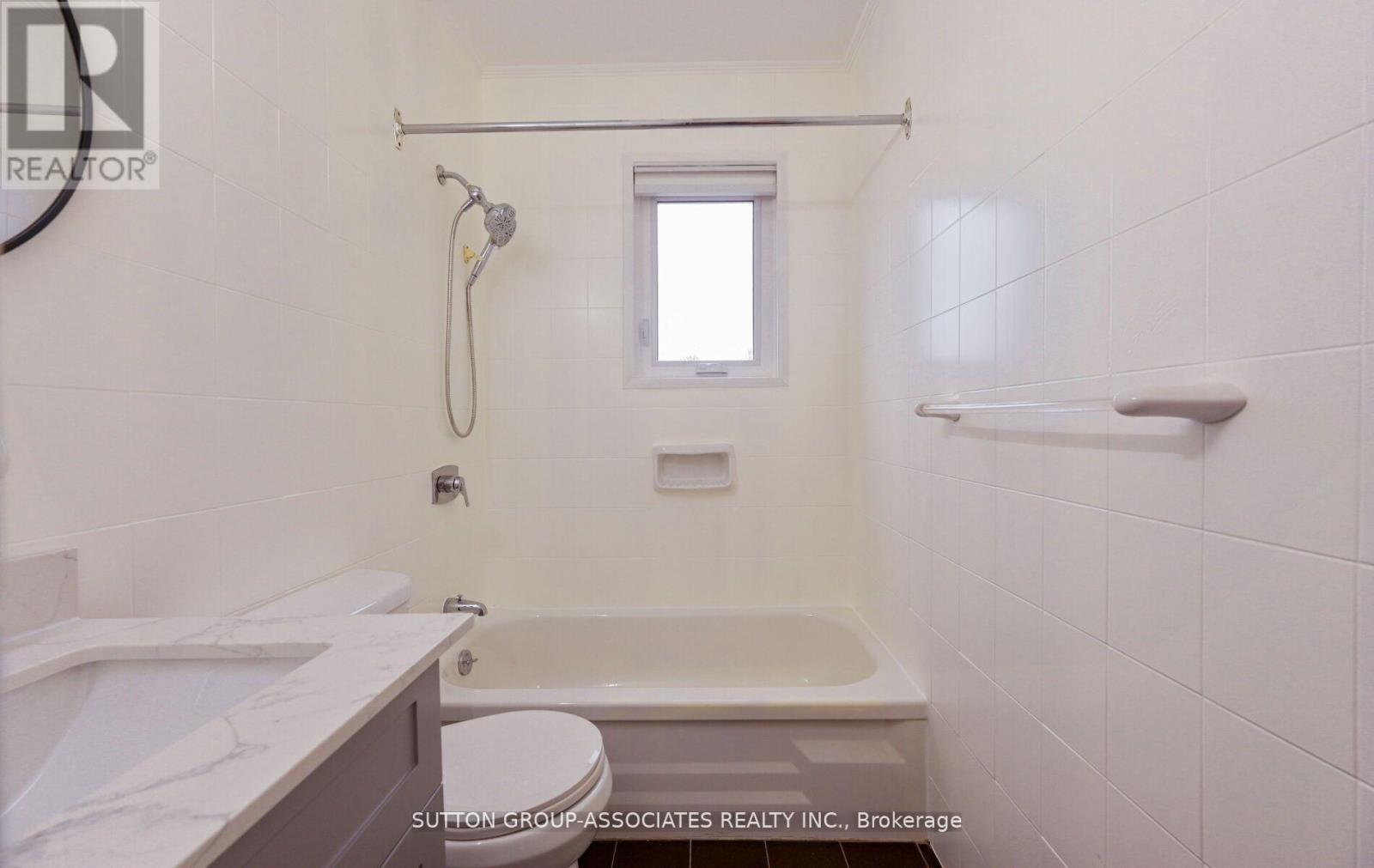 2nd Floor - 118 Nairn Avenue, Toronto, Ontario  M6E 4H1 - Photo 15 - W12583004