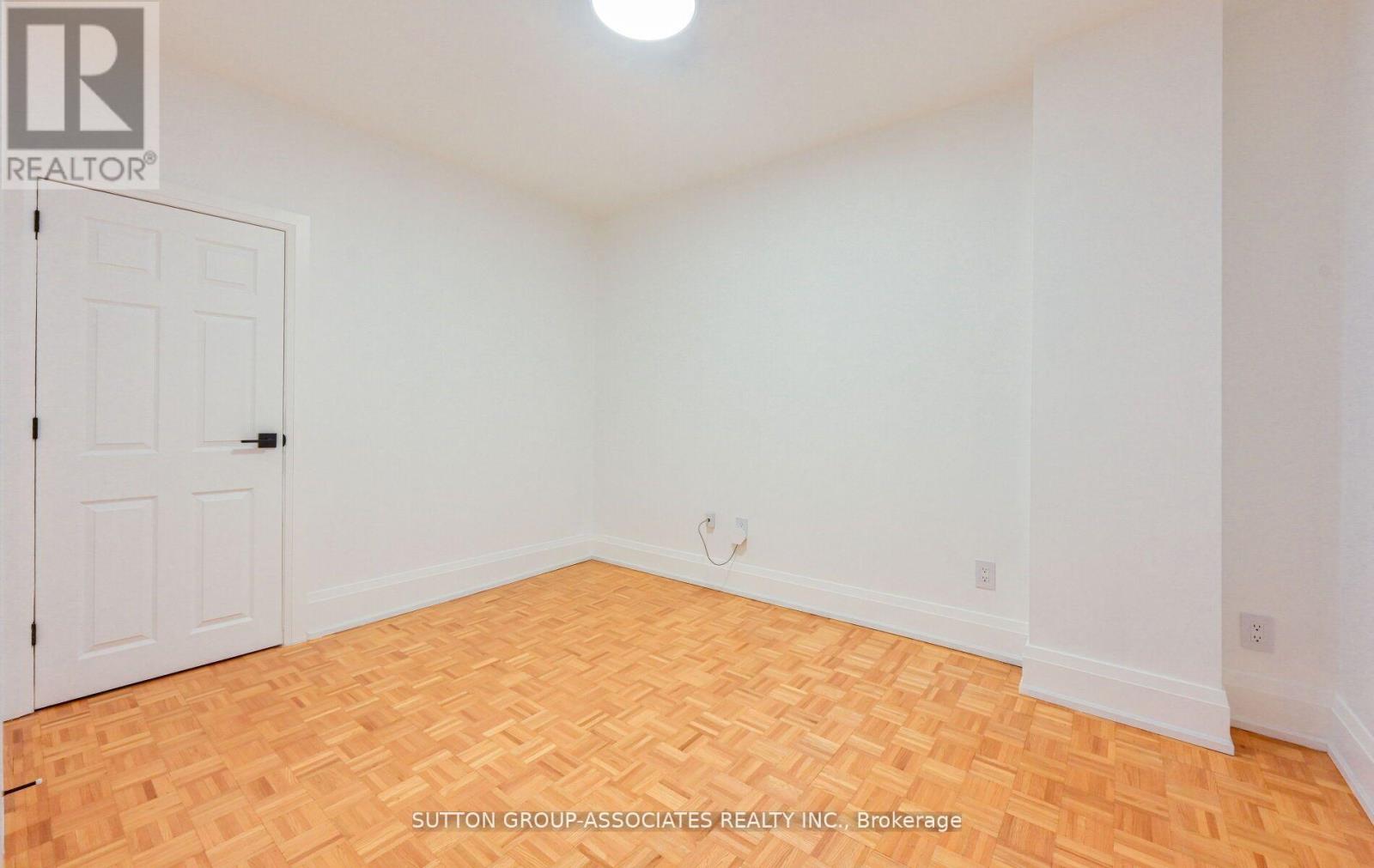 2nd Floor - 118 Nairn Avenue, Toronto, Ontario  M6E 4H1 - Photo 16 - W12583004