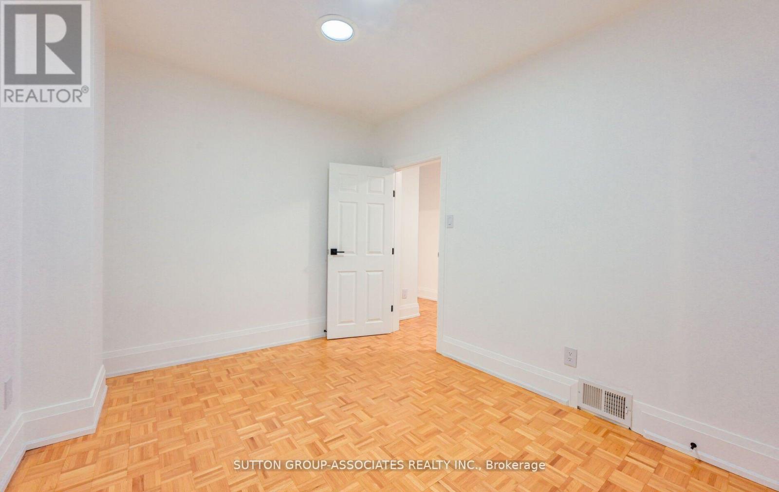 2nd Floor - 118 Nairn Avenue, Toronto, Ontario  M6E 4H1 - Photo 17 - W12583004
