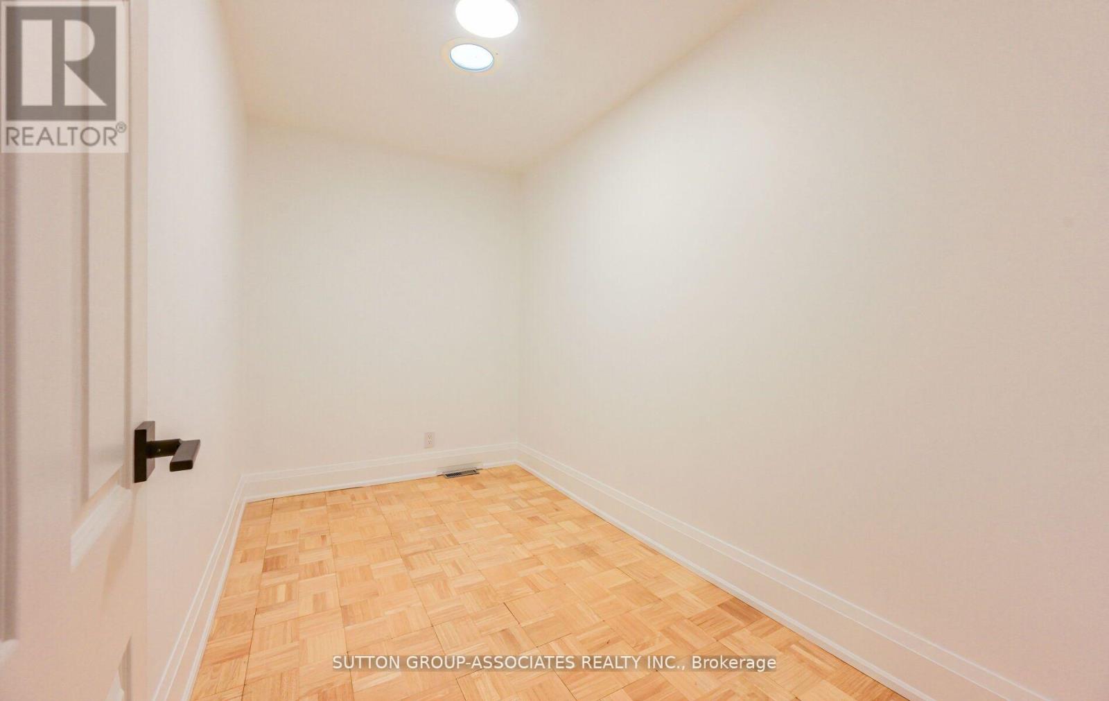 2nd Floor - 118 Nairn Avenue, Toronto, Ontario  M6E 4H1 - Photo 18 - W12583004