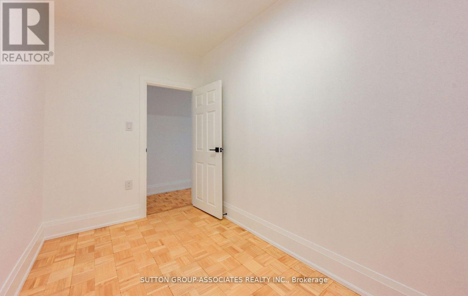 2nd Floor - 118 Nairn Avenue, Toronto, Ontario  M6E 4H1 - Photo 19 - W12583004