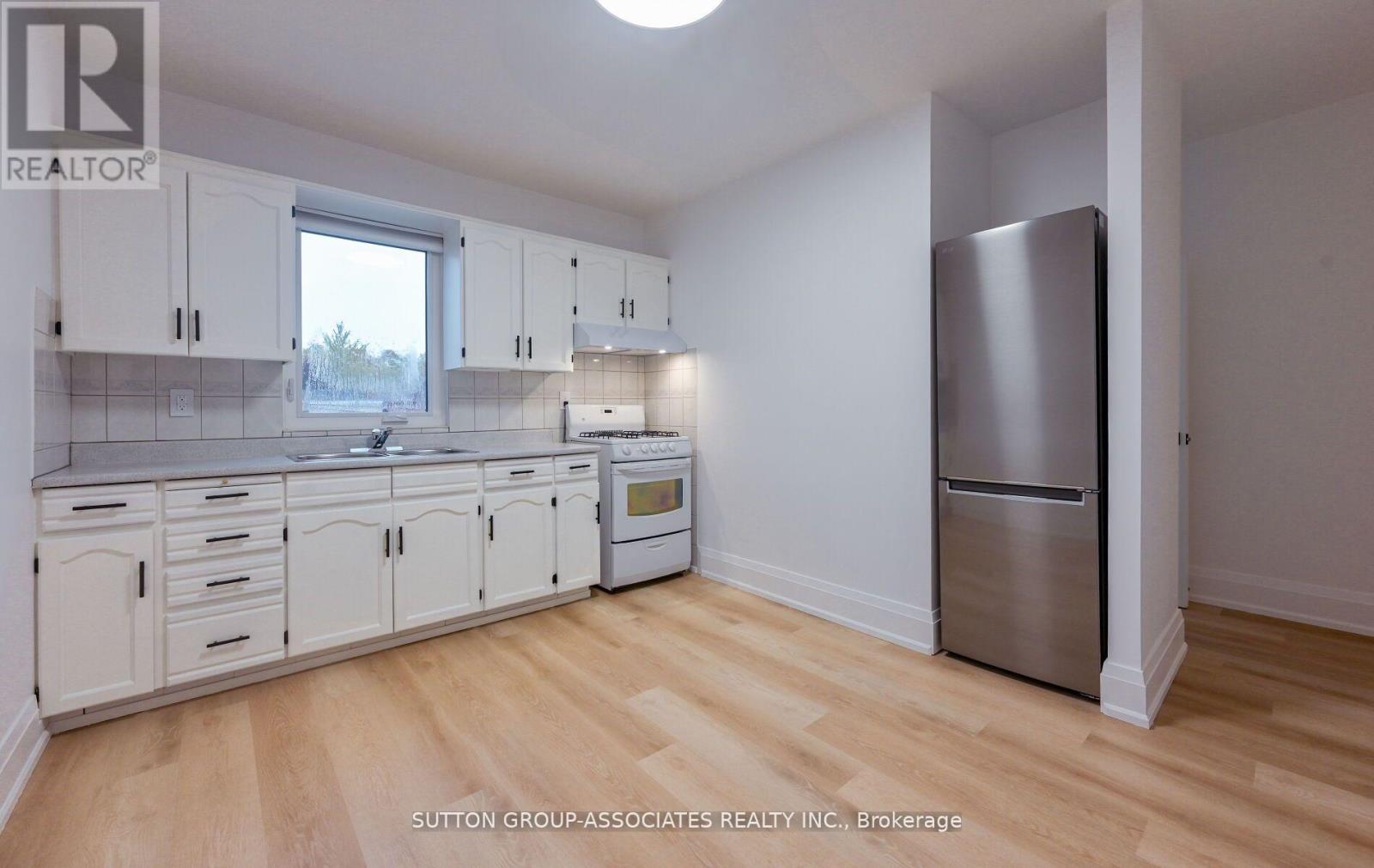 2nd Floor - 118 Nairn Avenue, Toronto, Ontario  M6E 4H1 - Photo 9 - W12583004