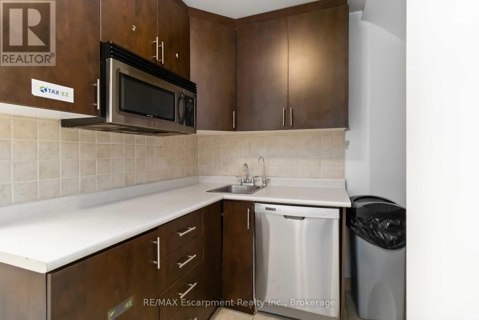 202 - 53 Village Centre Place, Mississauga, Ontario  L4Z 1V9 - Photo 8 - W12583148