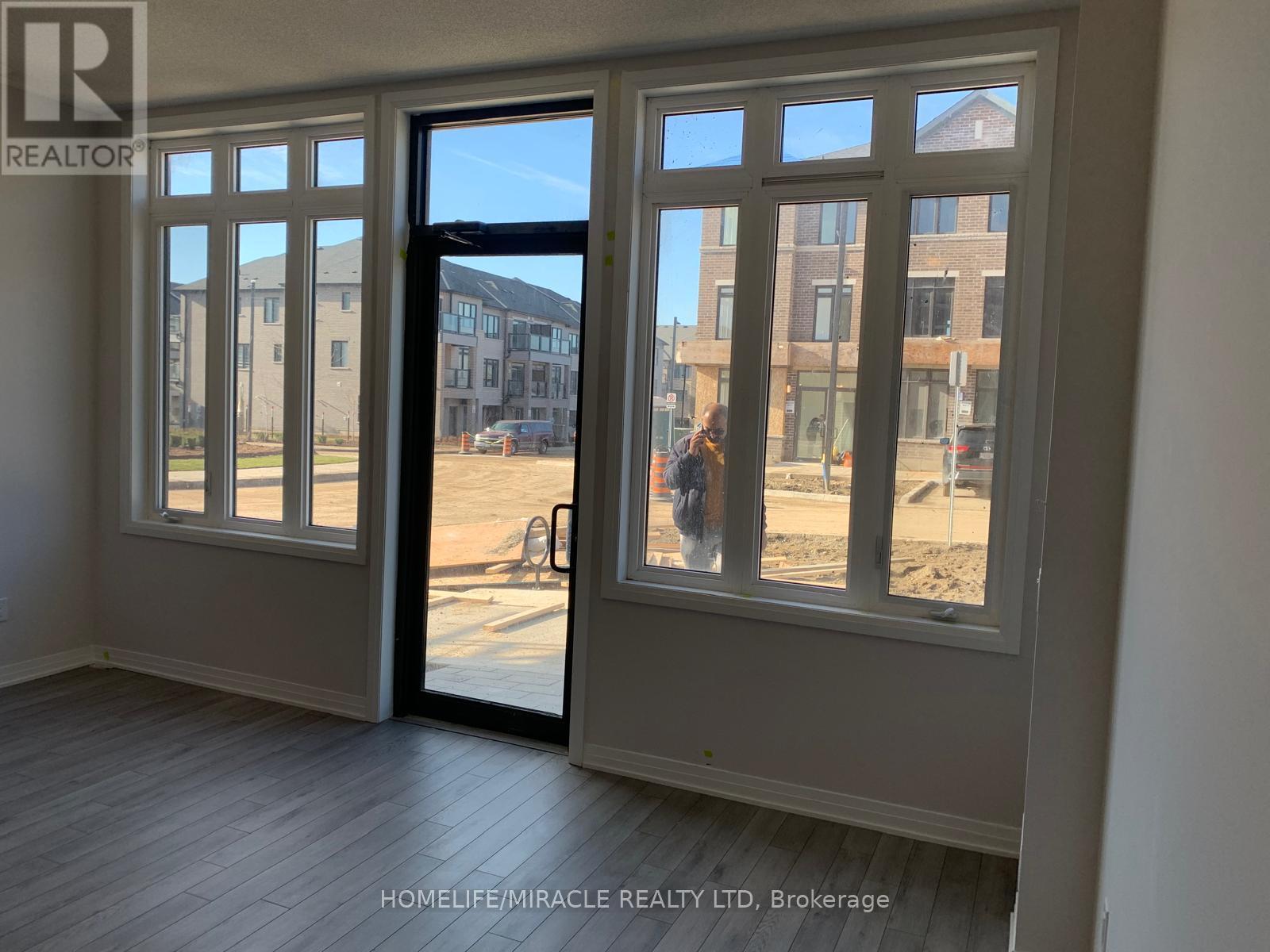 109 Shop - 585 Colbourne Street E, Brantford, Ontario  N3S 0K4 - Photo 4 - X12582894