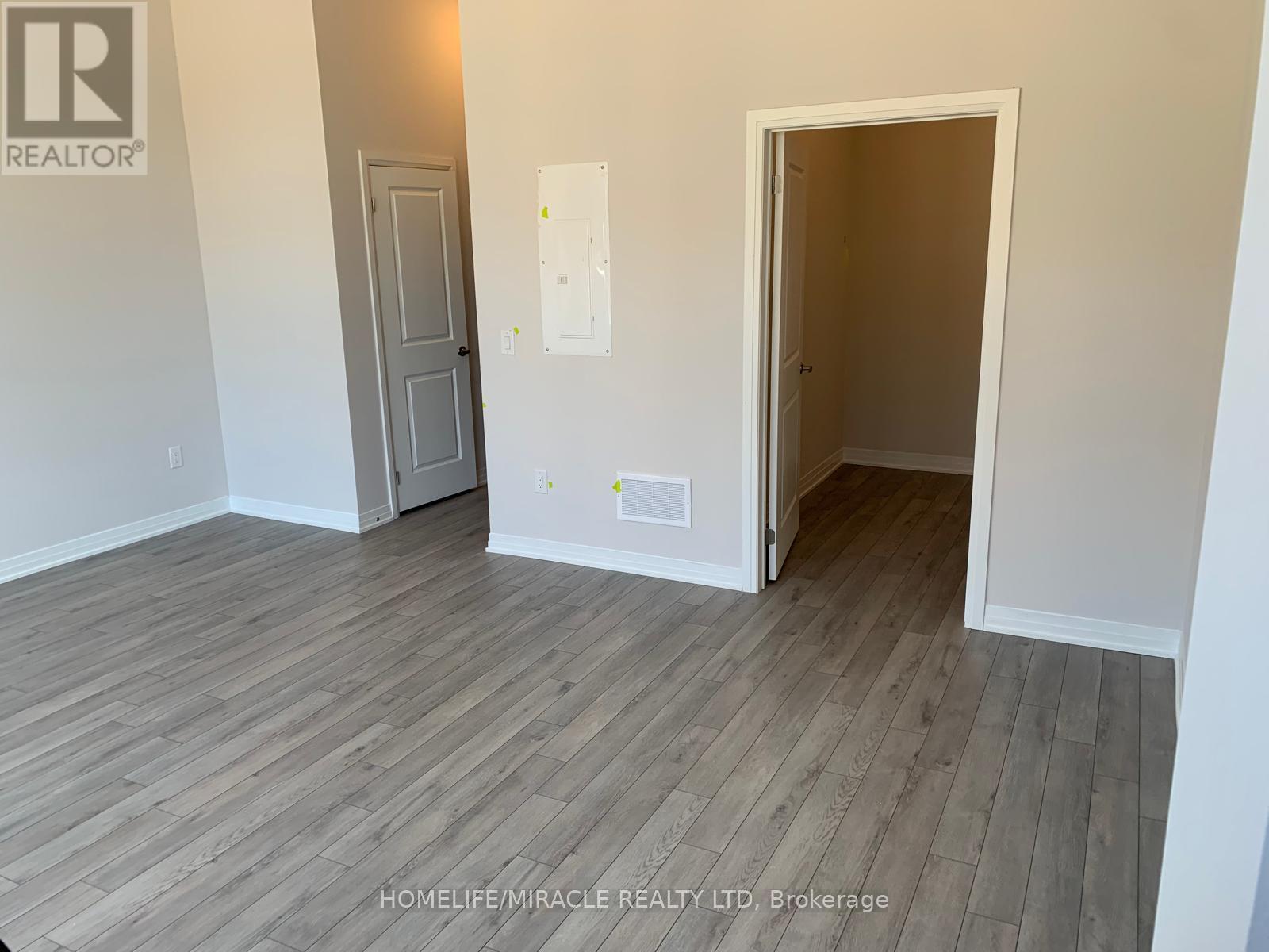 109 Shop - 585 Colbourne Street E, Brantford, Ontario  N3S 0K4 - Photo 6 - X12582894