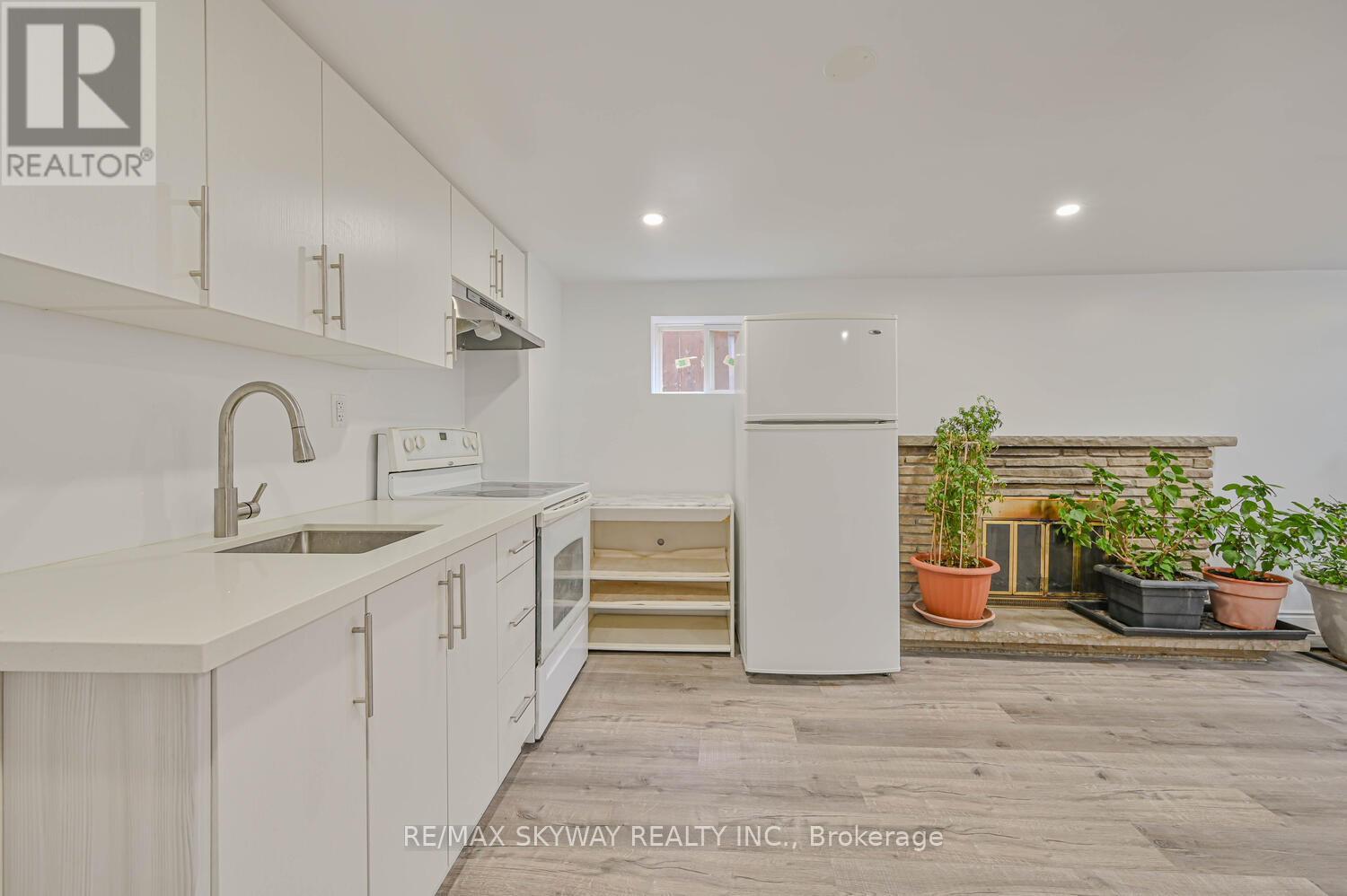 7517 Lully Court, Mississauga, Ontario L4T 2P2 - Photo 27 - W12284243