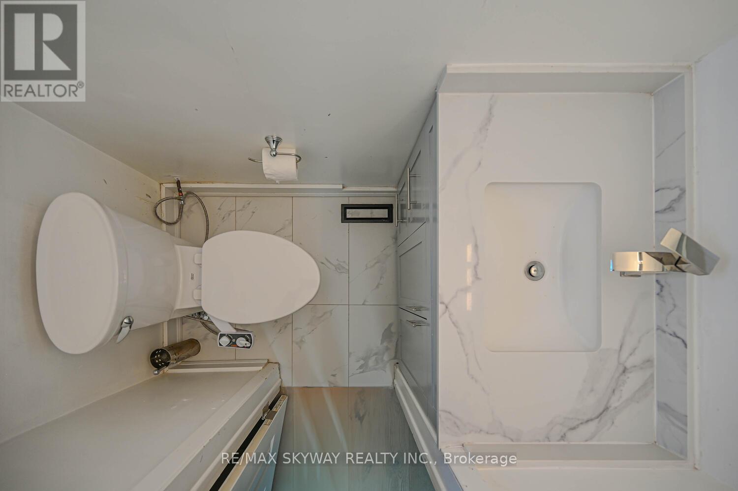 7517 Lully Court, Mississauga, Ontario L4T 2P2 - Photo 16 - W12284243