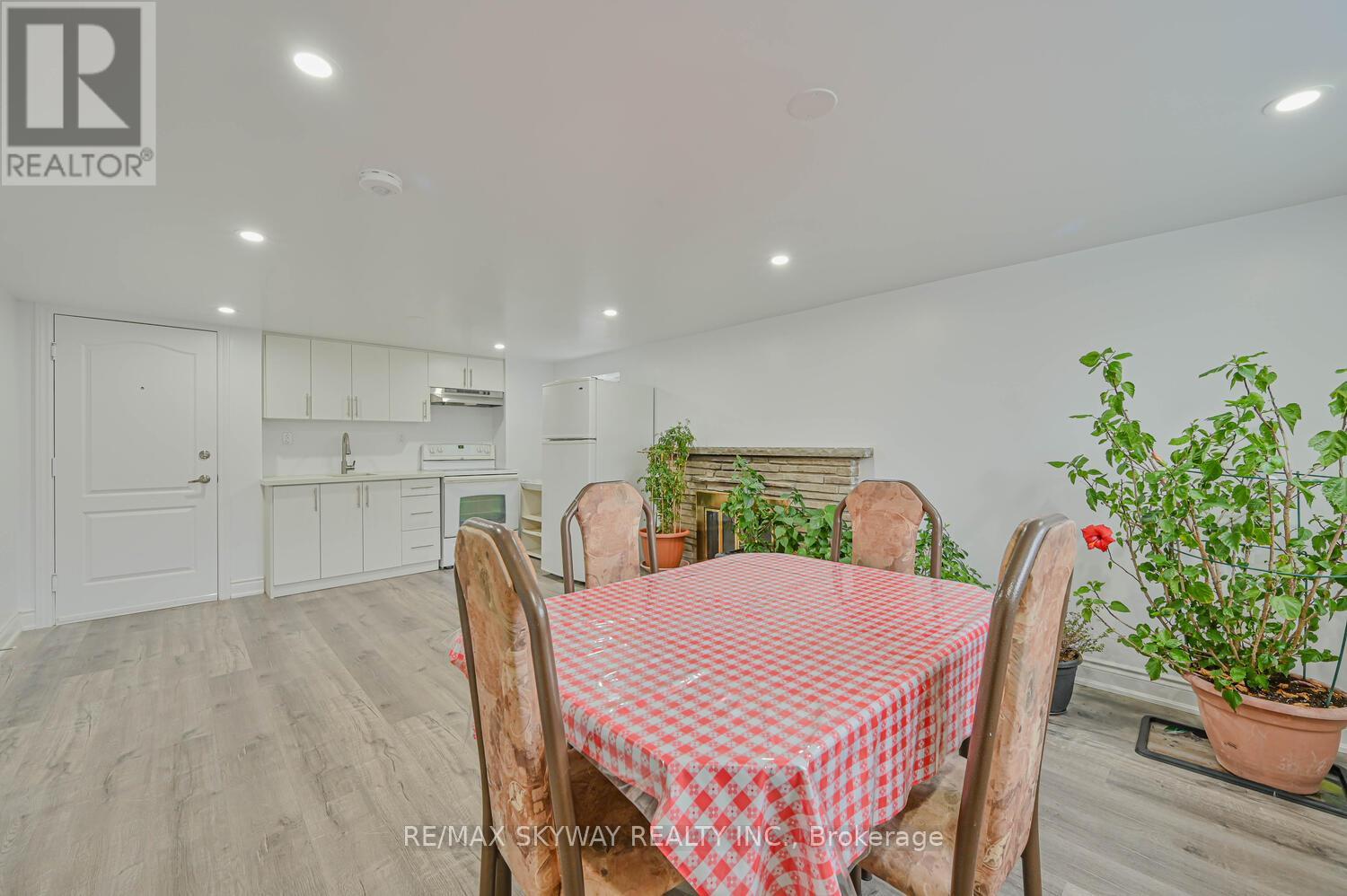 7517 Lully Court, Mississauga, Ontario L4T 2P2 - Photo 24 - W12284243