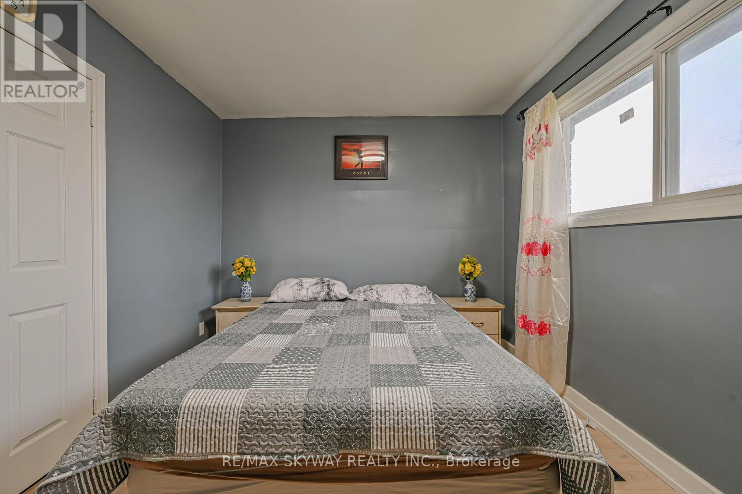 7517 Lully Court, Mississauga, Ontario L4T 2P2 - Photo 18 - W12284243