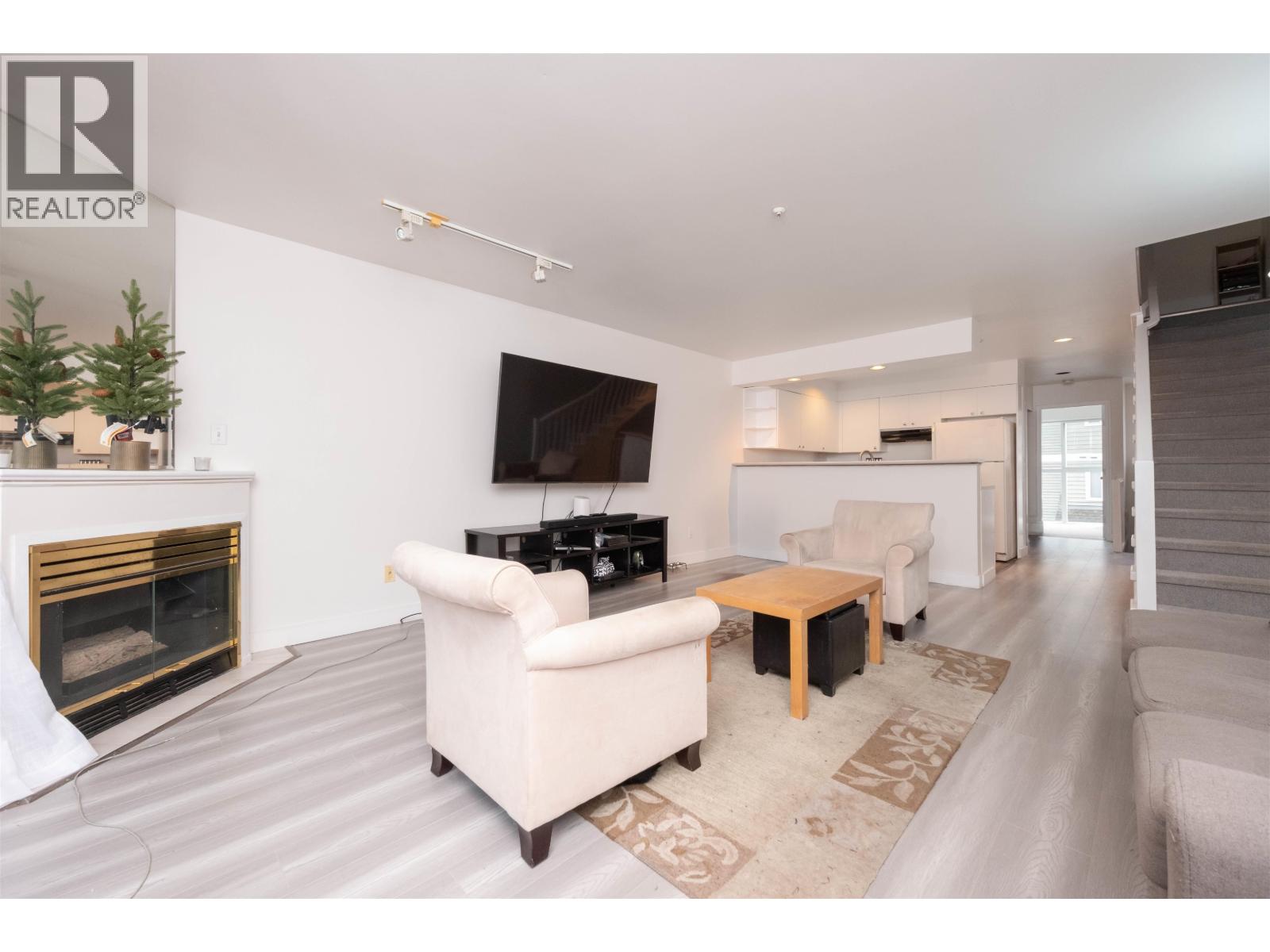 3371 Fieldstone Avenue, Vancouver, British Columbia  V5S 4R9 - Photo 5 - R3070670