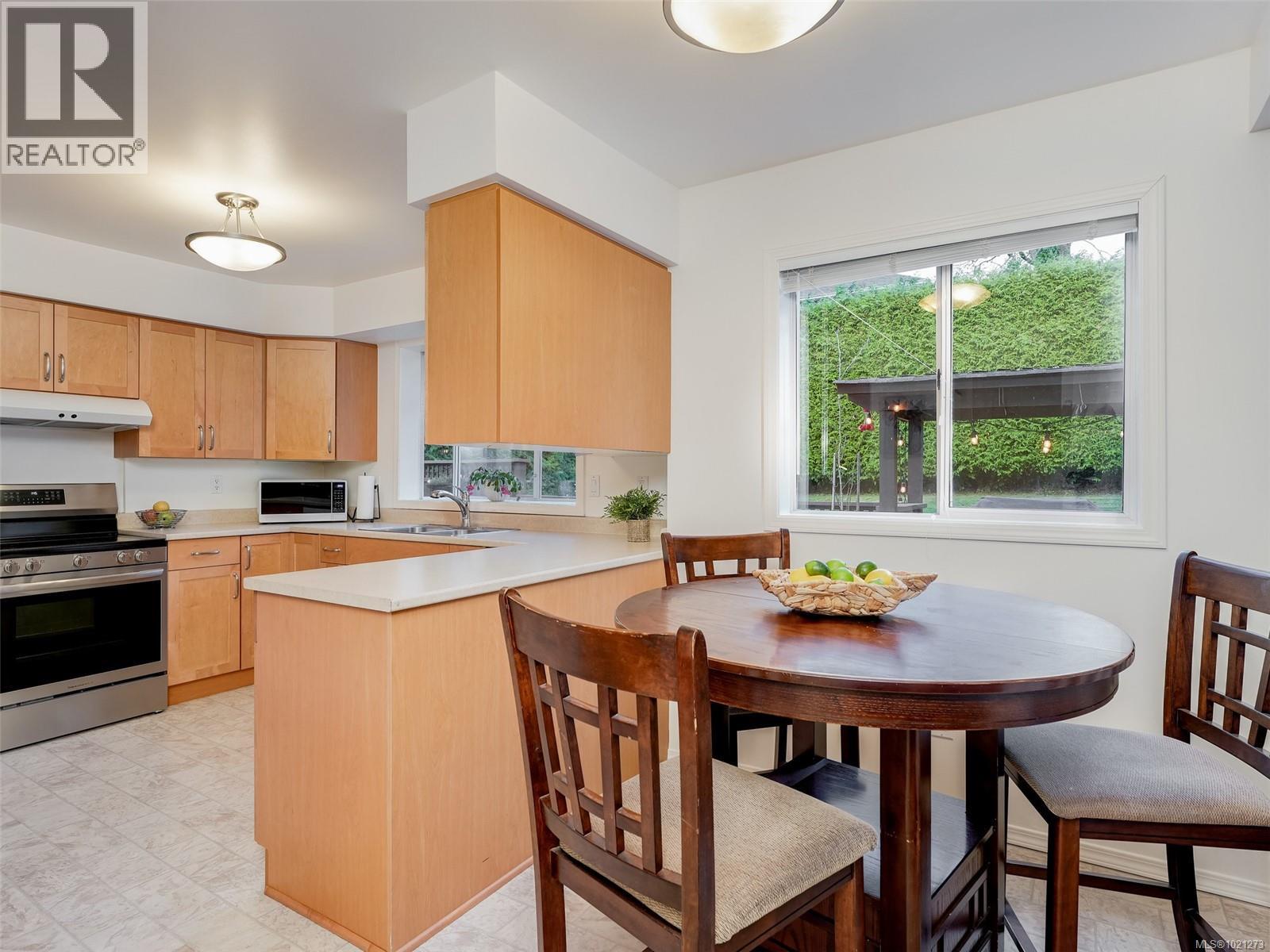 4179 Tuxedo Dr, Saanich, British Columbia V8X 4T1 - Photo 10 - 1021273