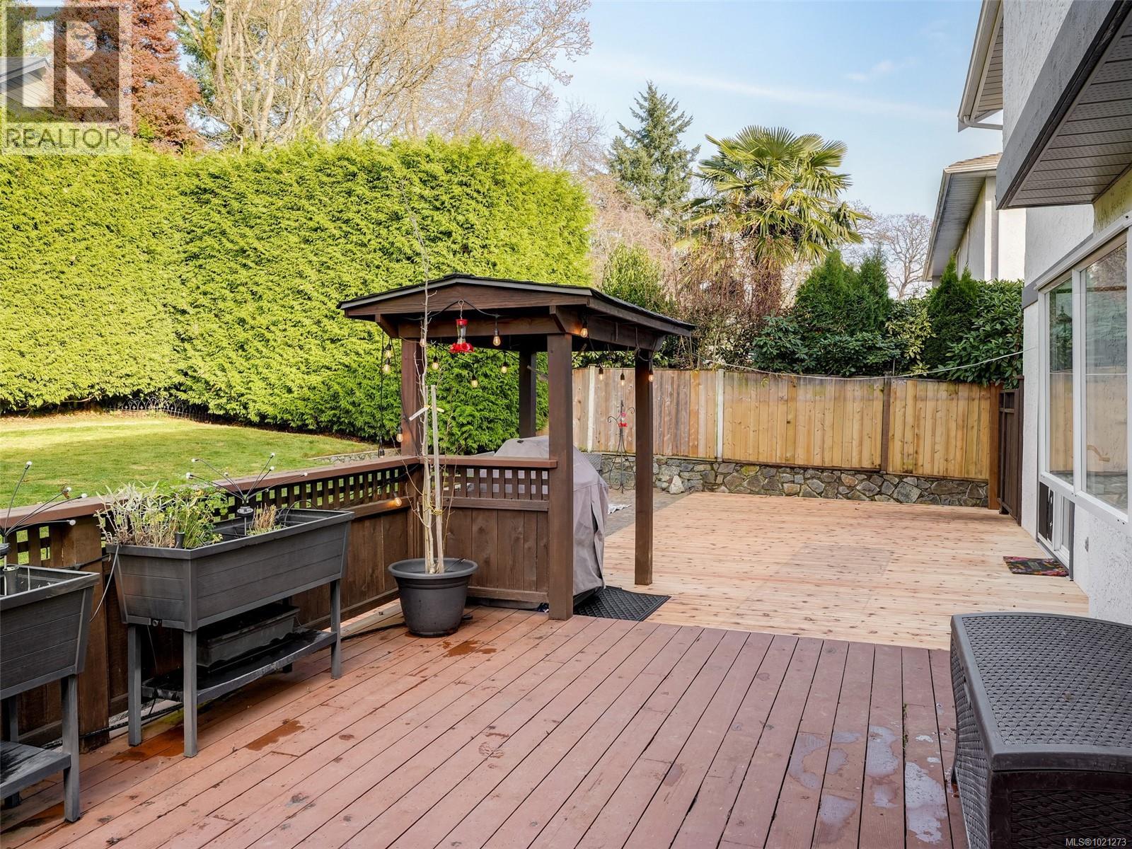 4179 Tuxedo Dr, Saanich, British Columbia V8X 4T1 - Photo 32 - 1021273